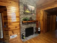 Clean & Cozy Cabin in the Woods