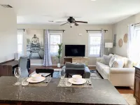 Executive Apt, a short walk to NYC train. King Bed. Free Parking. Central AC.