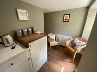 Cosy cottage located 25 minutes from Edinburgh City Centre Hotels in Lasswade