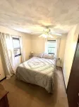 Charming Lakehouse with huge yard - downtown Culver!