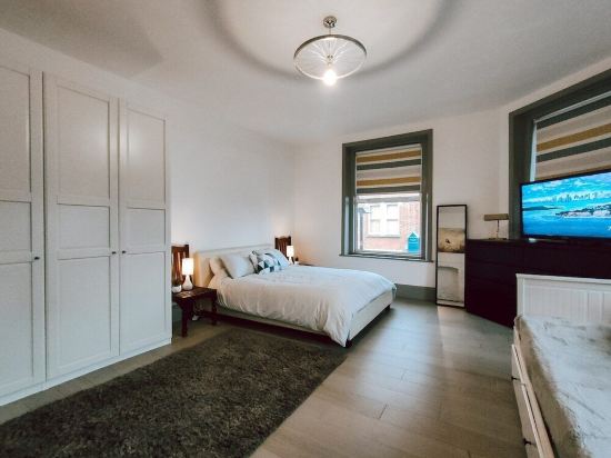 Charming Two Bedroom Apartment in Strawberry Hill