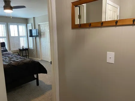 Downtown3BR/2.5BA Townhouse-RoofBalcony-Park 2Cars Отели рядом с достопримечательностью «Художественный музей Цинциннати»