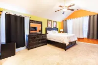 ✨ Spacious 5BR Work From Home Haven ✨
