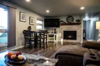 Cozy & Cheerful Home-2 Levels of Comfort!