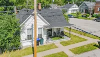 2BD 2Bath, Ideally Located Cottage