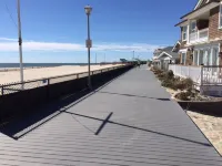 Comfy & Cozy - 3BR  House -  1 Block to the Boardwalk 포인트플레전트해변 호텔