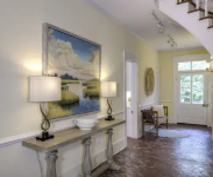 Belle Terre Mansion - Remodeled Pre-Civil War- Contemporary. Southern. History.