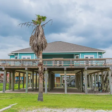 Stunning beach views-100 steps to beach-Huge deck
