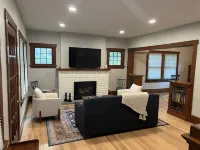 Renovated charmer in the heart of Decorah’s Park District Hotel di Decorah
