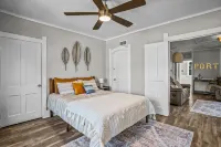 ⭐️New | Beautifully Remodeled | Walk to the Lake ⚓️