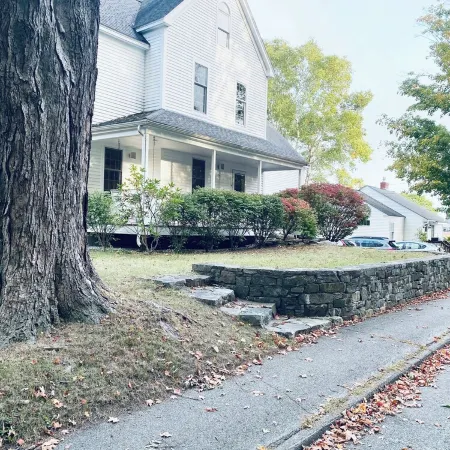 Downtown Kennebunk Home - Spacious! - Walk to area shops and restaurants!