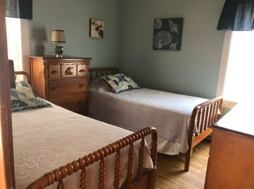 New to VRBO! Cute 2 bedroom cottage just steps from the beach! Hotels in Hampton