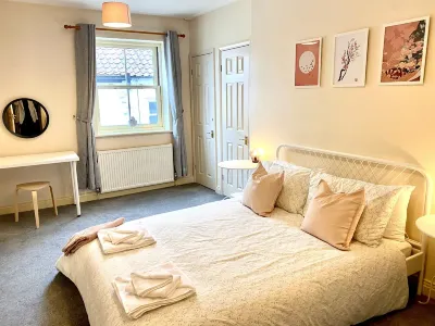Flamborough Rock House & Cottage - village centre location - sleeps 12 Hotels near Living Seas Centre