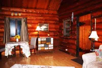 Upper Paradise Log Cabin - Nightly Rental in the Woods