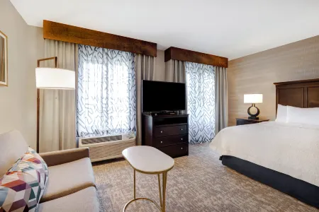 Hampton Inn & Suites San Luis Obispo Отели рядом с достопримечательностью «Государственный университет Калифорния Политекник»