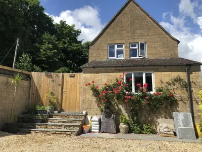 Imperfect Home in Perfect idyllic Bibury 10person Hot Tub included Hotels near Arlington Row
