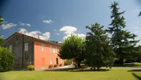 Peace, relaxation and privacy in the Lucca countryside. Swimming pool and air conditioning.