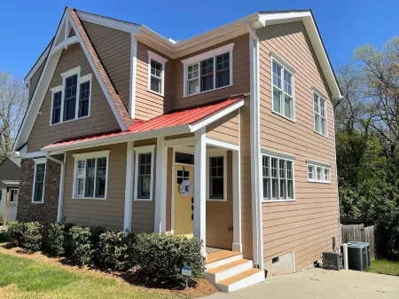 Luxurious Downtown Home with 4 King Beds, 3min to downtown, 5min to Duke Отели рядом с достопримечательностью «Университет Дьюк»