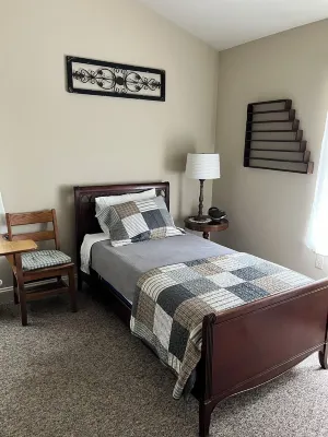 Spacious 2-bedroom cottage ideal for Scrapbooking and Quilting retreats. Rumspringa Brewing Company 주변 호텔