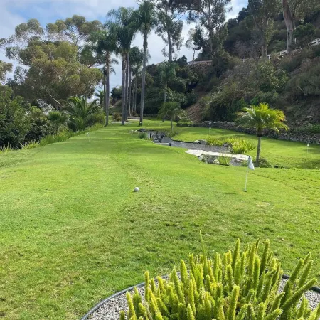 Hamilton Cove 2-bedroom condo with golf car & A/C in pleasant Catalina Island