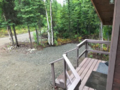 Cozy and Quiet One Bedroom Cabin 1/2 Mile Off Parks Highway Mile 57 in Houston.