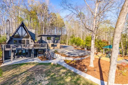 Lakefront A-Frame- Family Friendly-Renovated-As Seen on the TV Show Staycation!