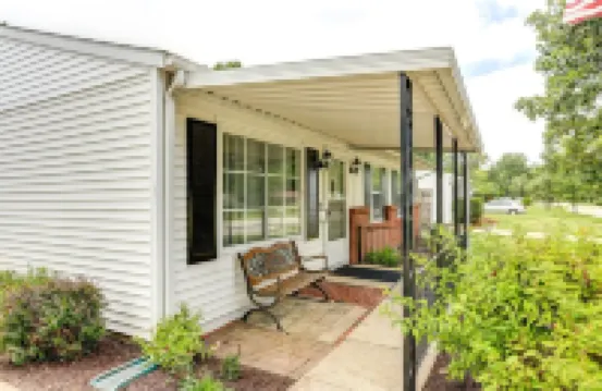 Great neighborhood!  3 bed 2 full bath close to shopping, restaurants, U of I