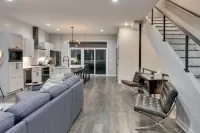 Steps from Downtown Omaha! Rooftop firepit & luxury accommodations