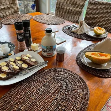 B&B: Royal Orchid Suite mins from Volcanoes National Park Отели в г. Волкейно