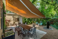Chic Palm Beach Cove Guesthouse with Zen Garden 그라시 워터스 보호지역 주변 호텔