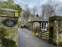 The Lodge- charming cottage on private country house estate