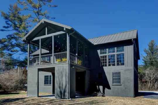 SIMPLY THE BEST SPOT IN HIGHLANDS. 1 BLOCK TO MAIN STREET!