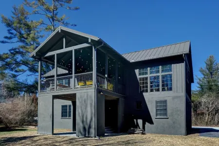 SIMPLY THE BEST SPOT IN HIGHLANDS. 1 BLOCK TO MAIN STREET!