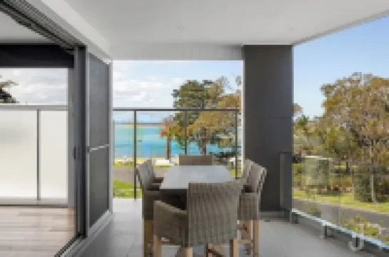 Beachside Getaway - short stroll to beach and shops. Pet friendly with approval