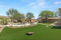 Luxury 5200sf/1 acre Desert Villa w pool/spa/mountain views Hotels in 