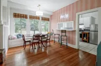 Charming Home in Mid City!