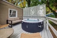 3-bed, 2-bath lakehouse Grill, hot tub, firepit and on-site boat parking.