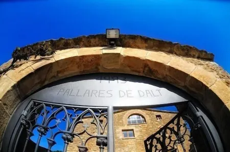Rural house (full rental) Masia Pallares de Dalt for 10 people Отели рядом с достопримечательностью «Cova d'Anes»