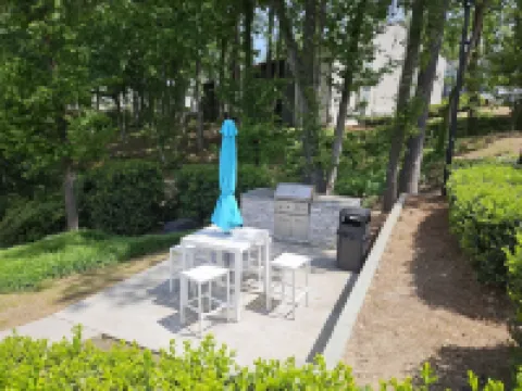 The perfect Getaway, free parking, 5 min walking to Truist park and Roxy