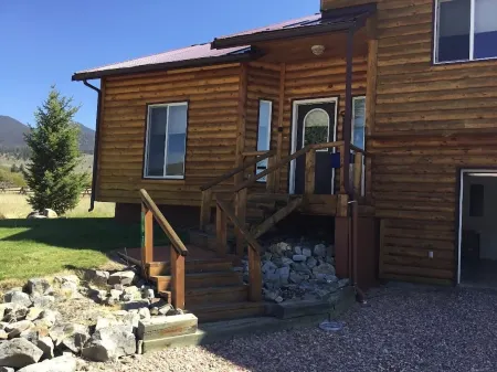 Polaris Paradise Elkhorn, Entire Townhouse in scenic Polaris, MT