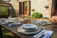 Farmhouse in the greenery of the Tuscany countryside with private pool and view