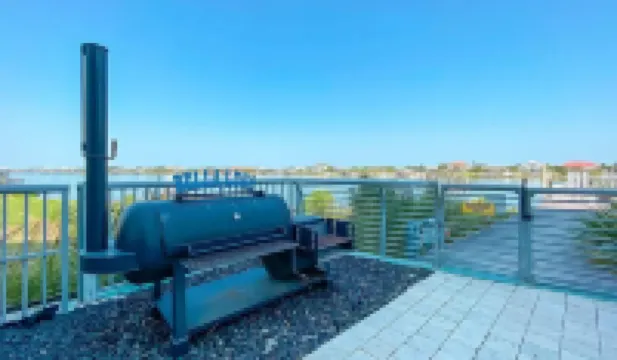 NEW LISTING/BEST GETAWAY/UPDATED 3-BEDROOM 3-BATH @ THE  BELLA LUNA/BOAT DOCKS