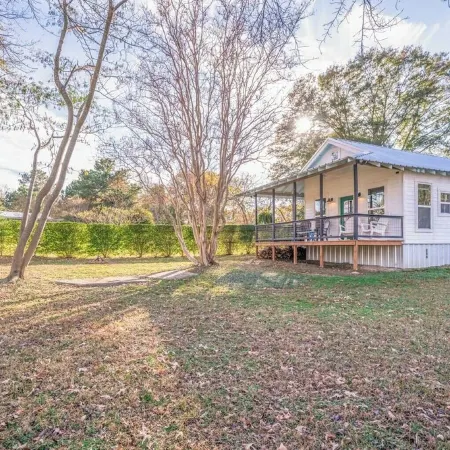 Knox Lakeside Cottage, 1 bedroom plus loft on Lake O' the Pines Отели в г. Апшур