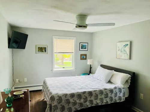 Lovely home near beaches. Ample yard with patio with enclosed porch & hot tub.