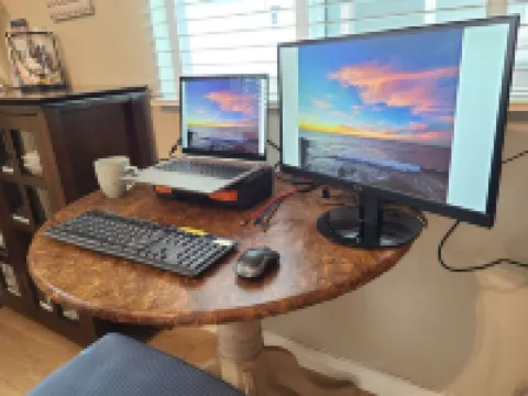 Waypoint Cottage, one block from the beach!