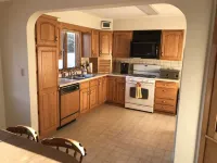 Cozy House in Central Park Neighborhood of Superior, Wisconsin. 2 Br Sleeps 8 蘇必利爾住宿飯店