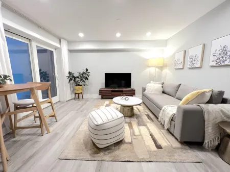 Newly renovated condo, minutes to NYC! Отели рядом со станцией Железнодорожная станция Grove Street