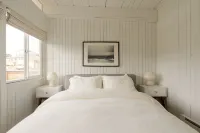 New! Cutest Cottage on the Oregon Coast + Hot Tub + Steps to the Beach!