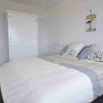 Remodeled waterfront romantic apartment downtown Honfleur. Panoramic sights Rooms