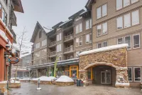 ★★Center Village Condo that Doesn't Feel Like a Rental!★★